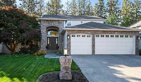 STUNNING CUSTOM-BUILT HOME IN THE ESTATES AT GREYSTONE