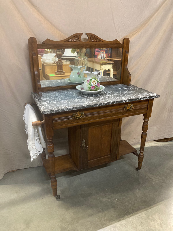 VINTAGE/ ANTIQUE/ ESTATE FURNITURE