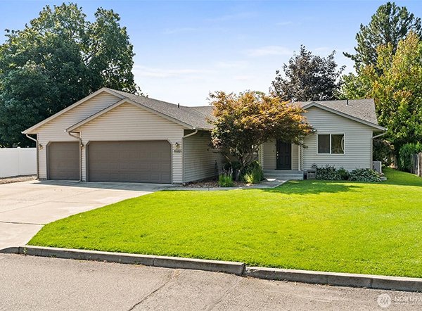 SPACIOUS 6 BEDROOM HOME IN SPOKANE VALLEY