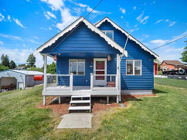 PEACEFUL SMALL TOWN LIVING