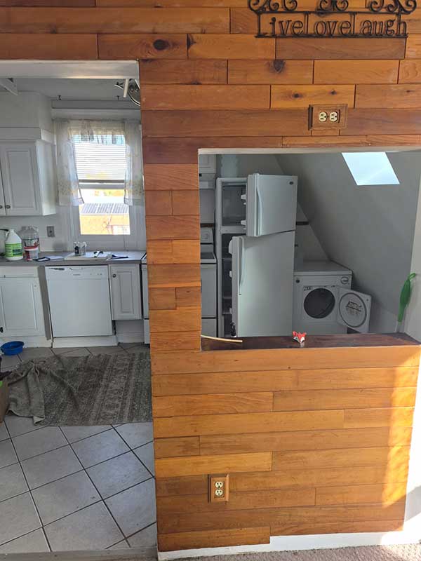 SPACIOUS SECOND FLOOR 2 BEDROOM APARTMENT