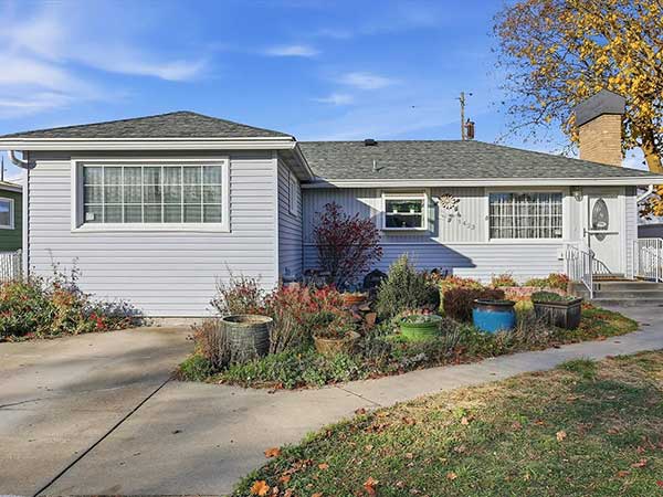 CHARMING, WELL MAINTAINED, MOVE IN READY HOME