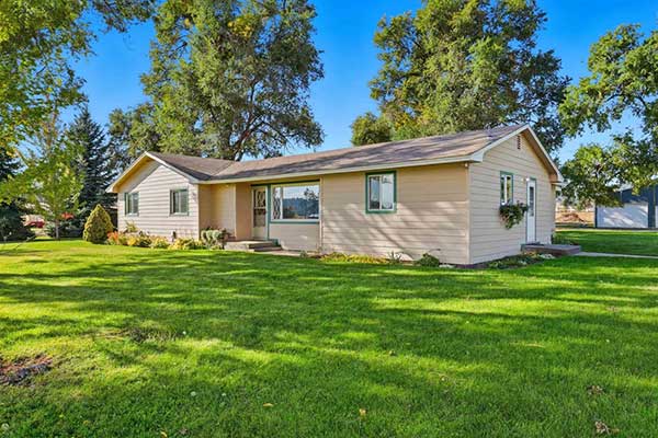 CHARMING COUNTRY HOME WITH HUGE DREAM SHOP!