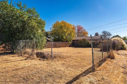 A READY-TO-BUILD LOT OFFERING A RARE OPPORTUNITY