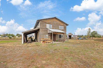 BEST OF BOTH WORLDS! WEST PLAINS FARMHOUSE, 4.6 ACRES