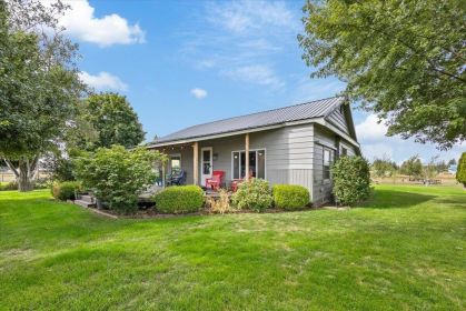 BEST OF BOTH WORLDS! WEST PLAINS FARMHOUSE, 4.6 ACRES