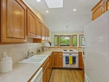 OPEN HOUSE SATURDAY NOVEMBER 8, 1PM-2PM