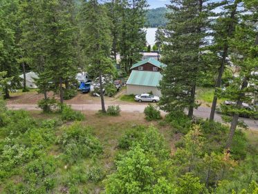 PRIME BUILDING LOT WITHIN WALKING DISTANCE TO DEER LAKE