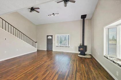 COUNTRY LIVING - MODERN COMFORT!
