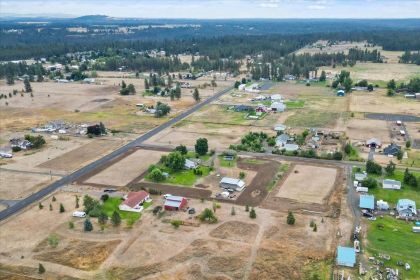BEST OF BOTH WORLDS! WEST PLAINS FARMHOUSE, 4.6 ACRES