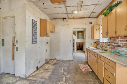 CALLING ALL WEEKEND WARRIORS! EMERSON-GARFIELD FIXER UPPER