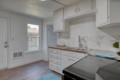 NEW LOWERED PRICE! NEVADA-LIDGERWOOD BUNGALOW   $239,900