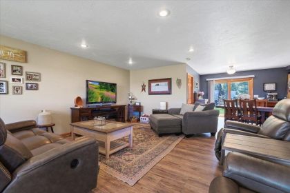 RANCHER ON 10 ACRES WITH AMAZING VIEWS