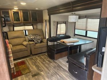 2017 WILDWOOD 24RLSH CAMPER