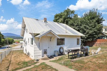 CHARMING HOME IN VALLEY, WA    $209,000   MOTIVATED SELLER!