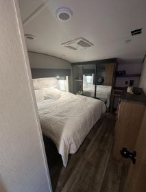 2023 FOREST RIVER CHEROKEE ARCTIC WOLF 3910 SUITE