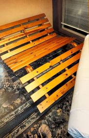 TRIFOLD FUTON FRAME & MATTRESS