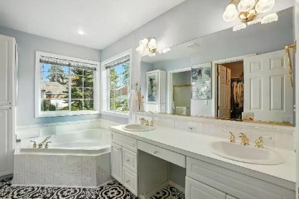 SPOKANE-EAST BLUFF ESTATES 5 BEDROOM, 3 BATH RANCHER