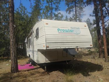 1996 REGAL PROWLER 28' FIFTH WHEEL