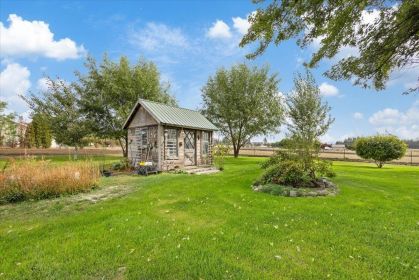 BEST OF BOTH WORLDS! WEST PLAINS FARMHOUSE, 4.6 ACRES