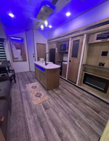 2023 FOREST RIVER CHEROKEE ARCTIC WOLF 3910 SUITE