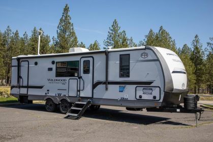 2025 FOREST RIVER BUNKHOUSE HYPER-LYTE AT ONLY 6898 LBS