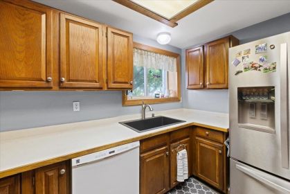 BEST OF BOTH WORLDS! WEST PLAINS FARMHOUSE, 4.6 ACRES