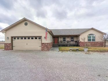BEAUTIFUL SETTING ON NEARLY 10 ACRES IN DEER PARK