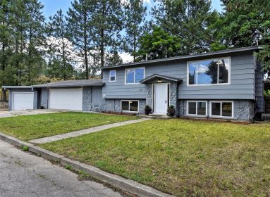 BEAUTIFULLY UPDATED SANDERS PARK HOME, COEUR d'ALENE