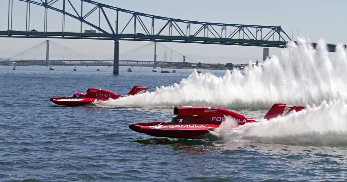 Unlimited hydroplanes battle